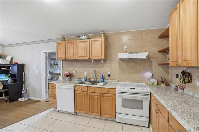 2405 Zoysia LN, North Fort Myers, FL 33917