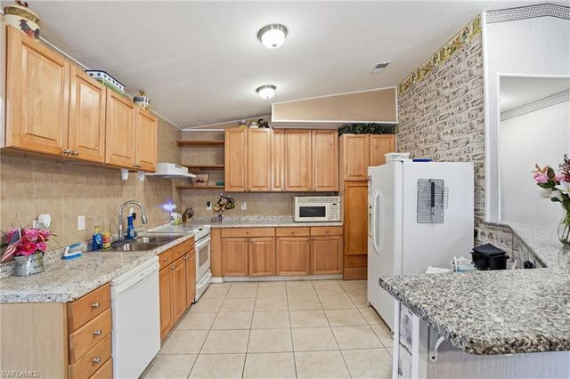 2405 Zoysia LN, North Fort Myers, FL 33917