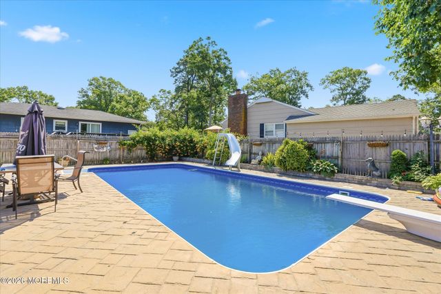 510 Lakeside Drive N, Forked River, NJ 08731