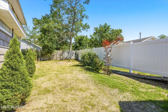 510 Lakeside Drive N, Forked River, NJ 08731