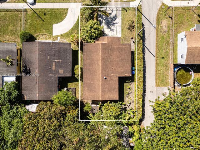 1243 NW 42nd St, Miami, FL 33142