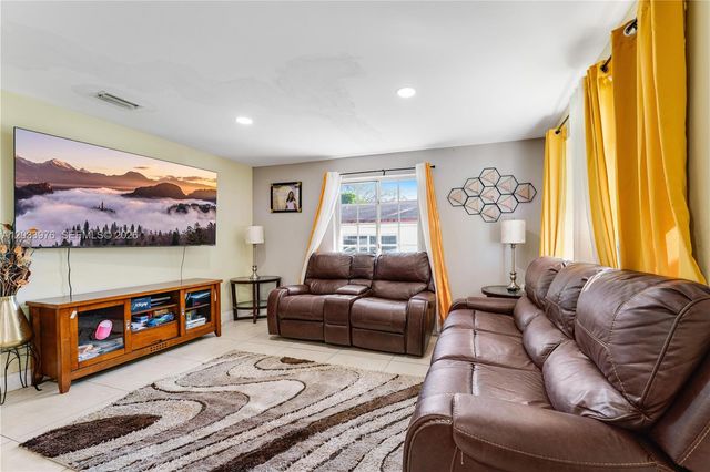 1243 NW 42nd St, Miami, FL 33142