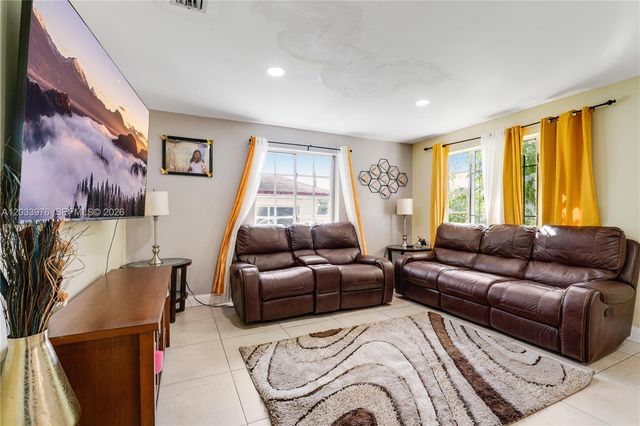1243 NW 42nd St, Miami, FL 33142