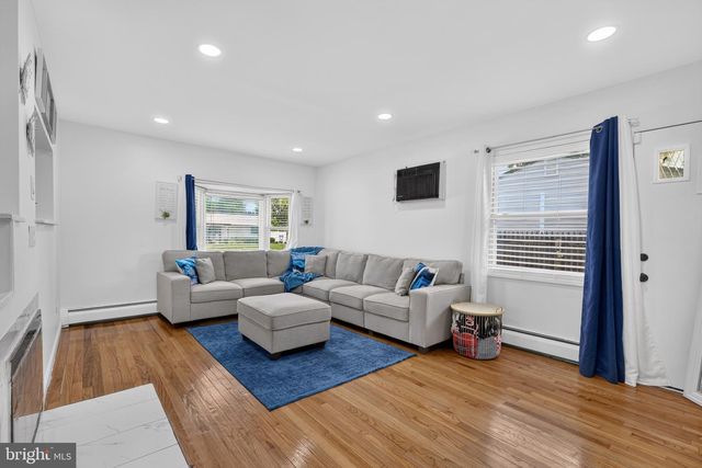 121 GABLE HILL RD, Levittown, PA 19057
