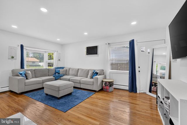 121 GABLE HILL RD, Levittown, PA 19057