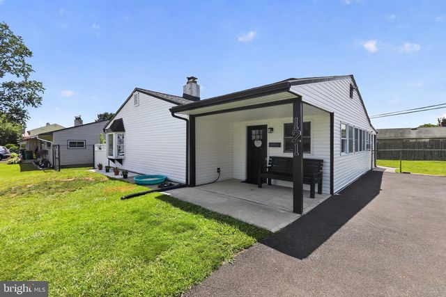 121 GABLE HILL RD, Levittown, PA 19057