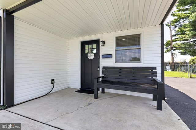 121 GABLE HILL RD, Levittown, PA 19057