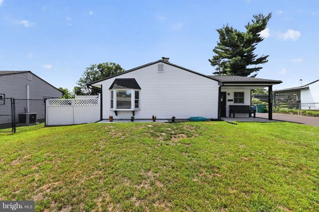 121 GABLE HILL RD, Levittown, PA 19057