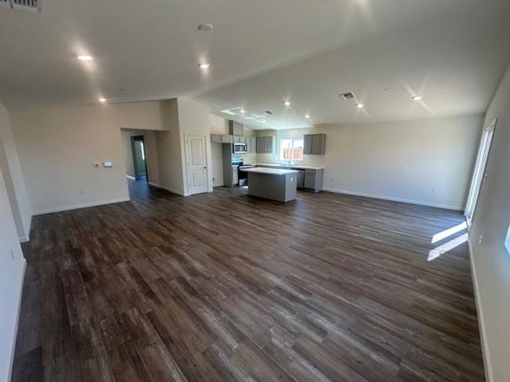 6037 Lassie Ct, Riverbank, CA 95367