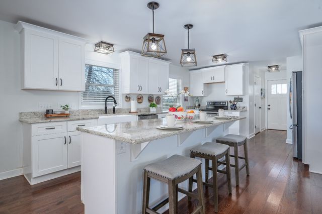 3380 W Trimble Rd, Milton, TN 37118