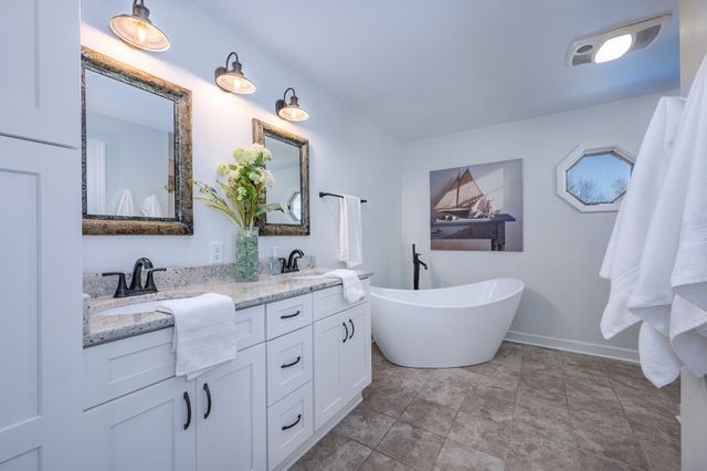 3380 W Trimble Rd, Milton, TN 37118