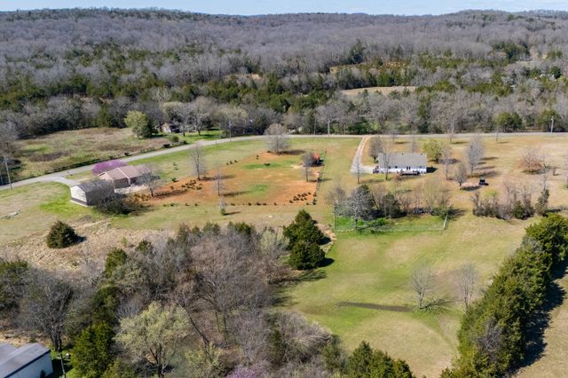 3380 W Trimble Rd, Milton, TN 37118