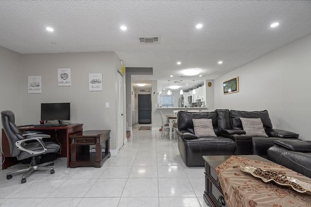 1177 NW 98th Terrace 132, Pembroke Pines, FL 33024