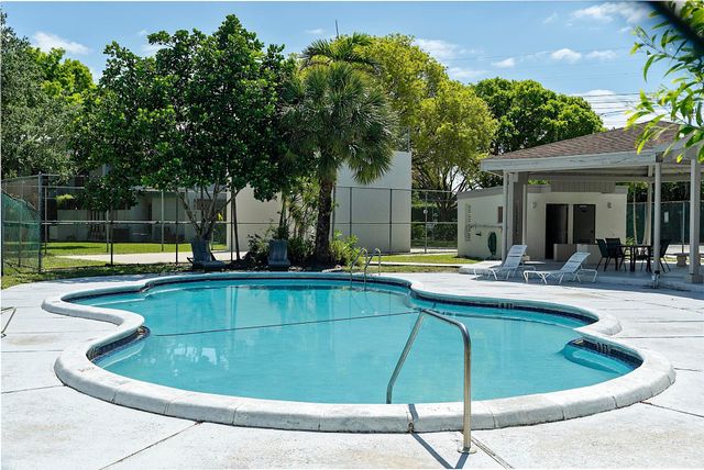 1177 NW 98th Terrace 132, Pembroke Pines, FL 33024