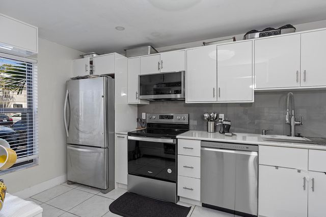 1177 NW 98th Terrace 132, Pembroke Pines, FL 33024