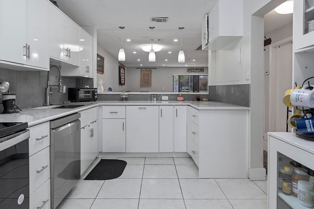 1177 NW 98th Terrace 132, Pembroke Pines, FL 33024