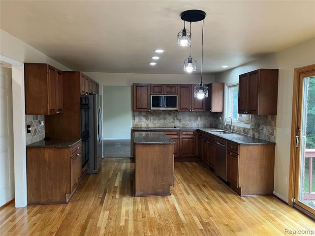45475 Irvine Drive, Novi, MI 48374