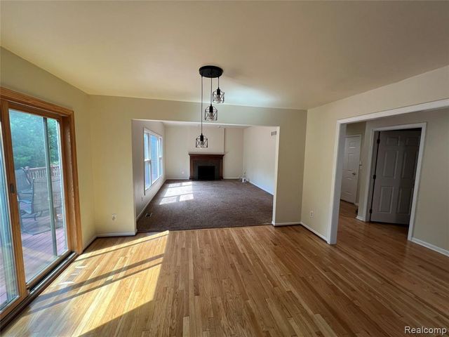 45475 Irvine Drive, Novi, MI 48374