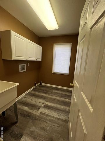 45475 Irvine Drive, Novi, MI 48374