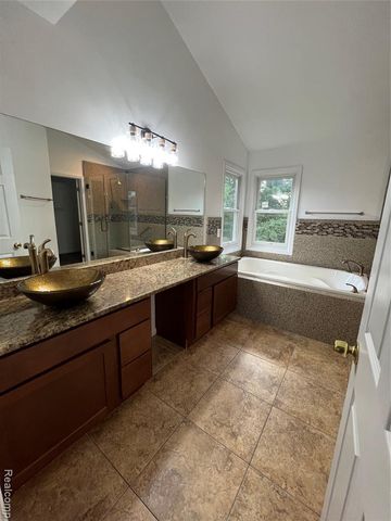 45475 Irvine Drive, Novi, MI 48374