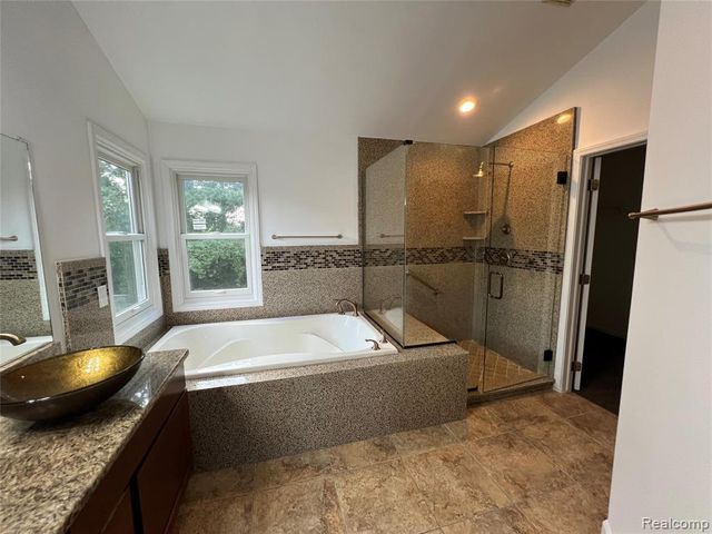 45475 Irvine Drive, Novi, MI 48374