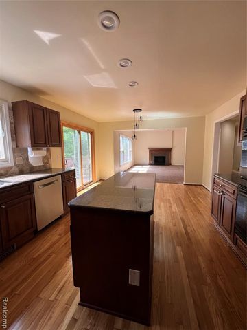 45475 Irvine Drive, Novi, MI 48374