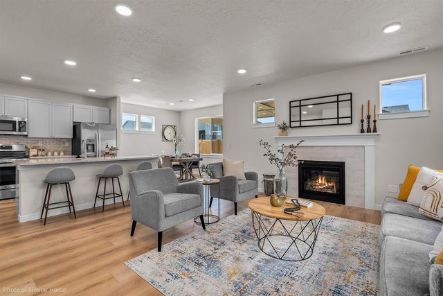 417 N Viewmont Ct, Greenacres, WA 99016