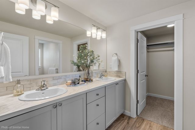 417 N Viewmont Ct, Greenacres, WA 99016