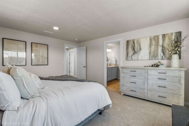 417 N Viewmont Ct, Greenacres, WA 99016