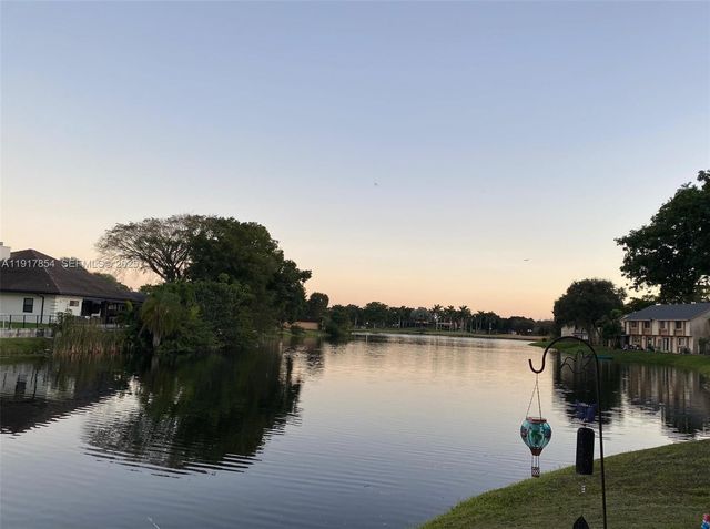 200 Wimbledon Lake Dr 200, Plantation, FL 33324