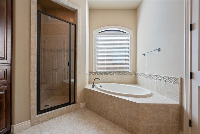 1 Chandon LN, Lakeway, TX 78734