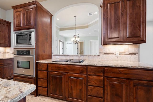 1 Chandon LN, Lakeway, TX 78734