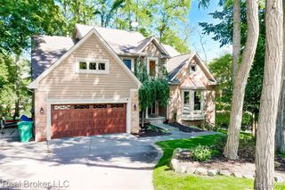 816 Seager Street, Commerce Twp, MI 48390