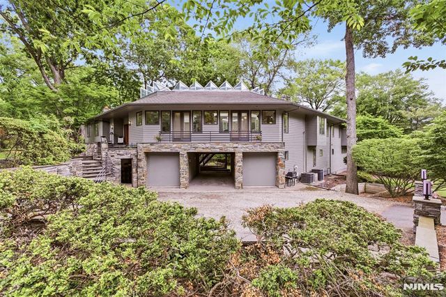 565 Green Lane, River Vale, NJ 07675