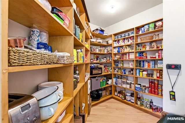 565 Green Lane, River Vale, NJ 07675