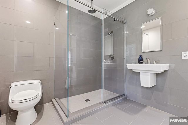 565 Green Lane, River Vale, NJ 07675