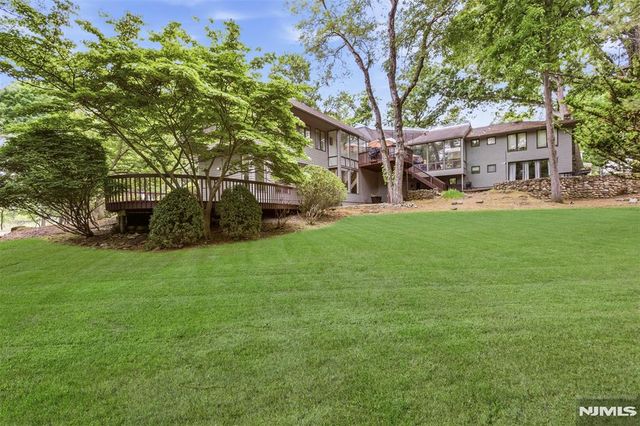 565 Green Lane, River Vale, NJ 07675