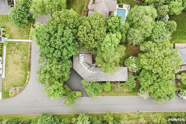 565 Green Lane, River Vale, NJ 07675