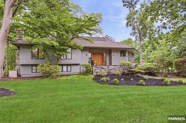 565 Green Lane, River Vale, NJ 07675
