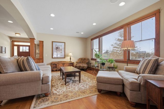 15579 Duck Trail Lane, Apple Valley, MN 55124