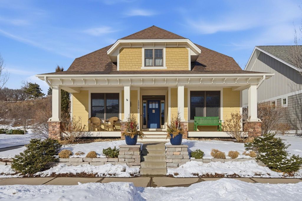 15579 Duck Trail Lane, Apple Valley, MN 55124