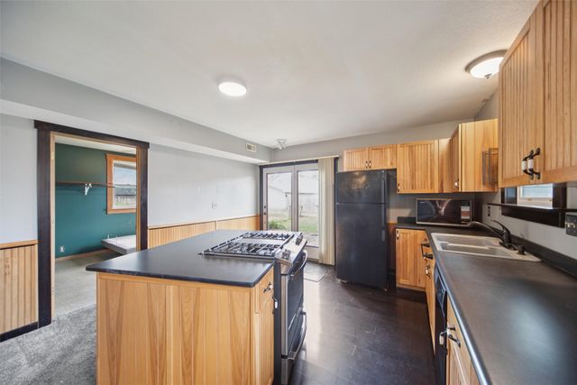 808 E Dunham Avenue, Des Moines, IA 50315