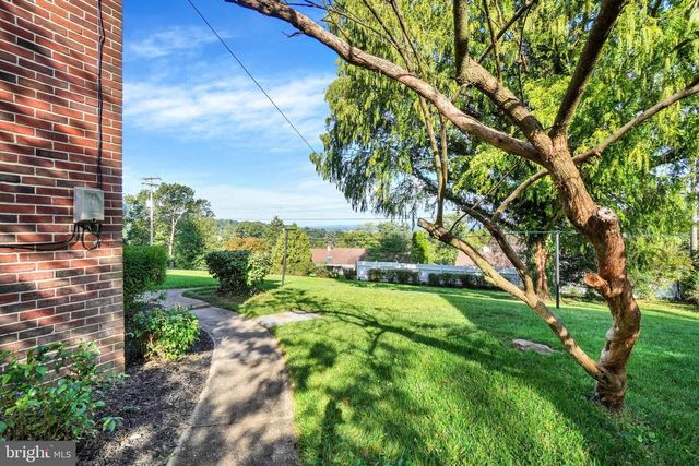 303 EDGEHILL RD, York, PA 17403