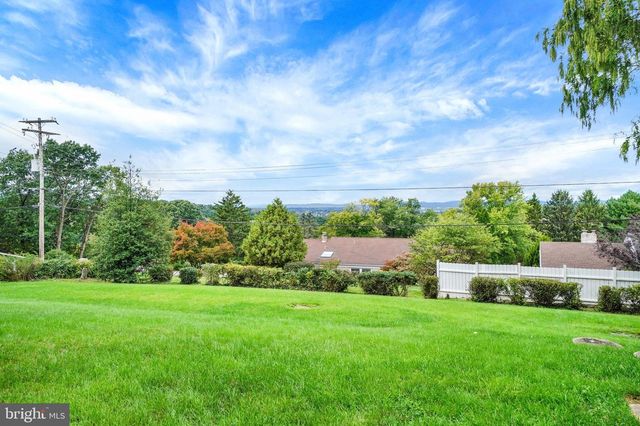 303 EDGEHILL RD, York, PA 17403