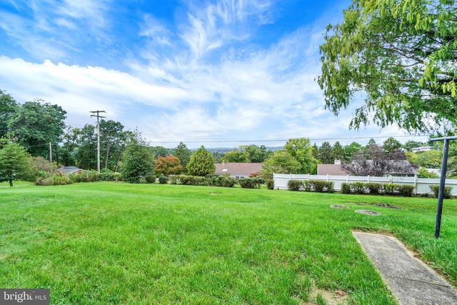 303 EDGEHILL RD, York, PA 17403