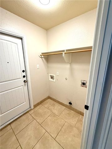 6710 Earnhart, Corpus Christi, TX 78414