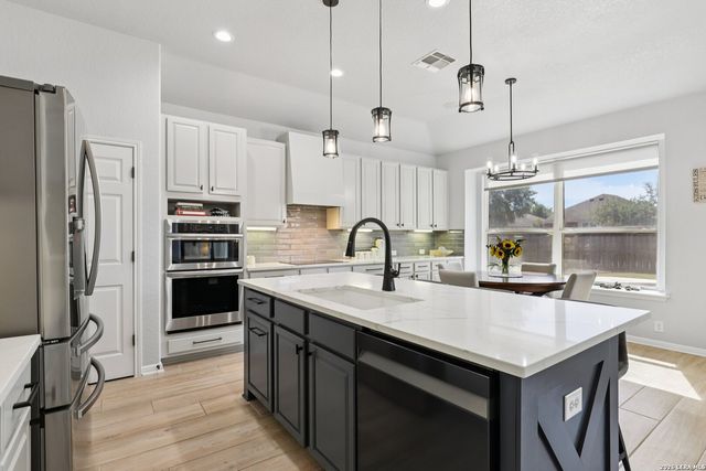 609 Oakmont Way, Cibolo, TX 78108
