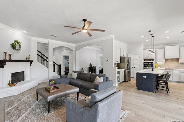 609 Oakmont Way, Cibolo, TX 78108