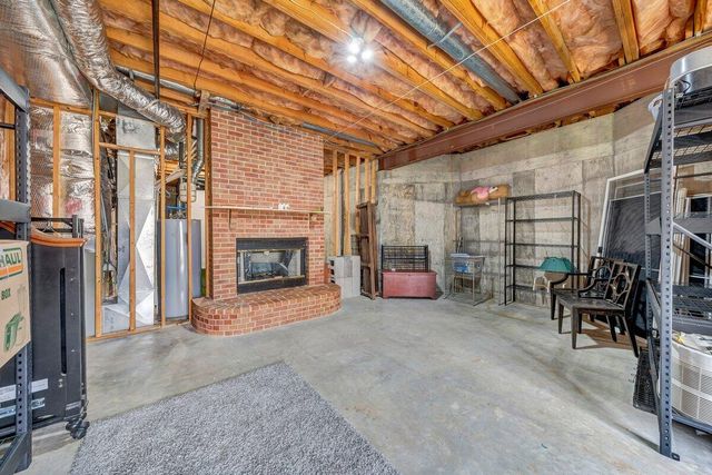 522 Waterford DR, Roanoke, VA 24014