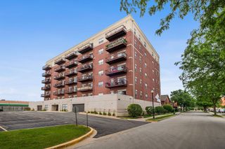 1650 Riverwoods Drive 402, Melrose Park, IL 60160